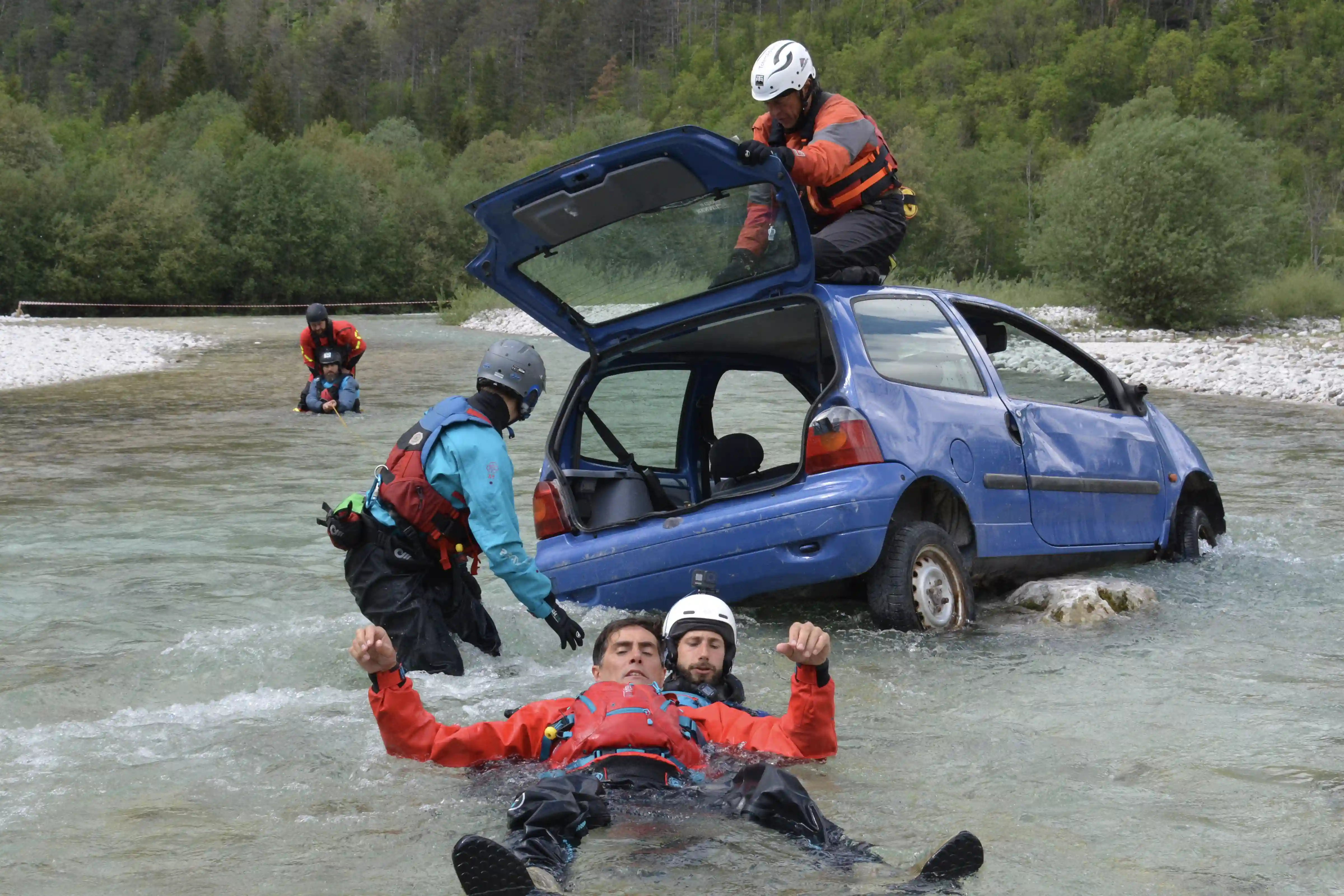 Rescue 3 Vehicles From Water Saving Person From Trunk Of A Car In a River With A Throwbag