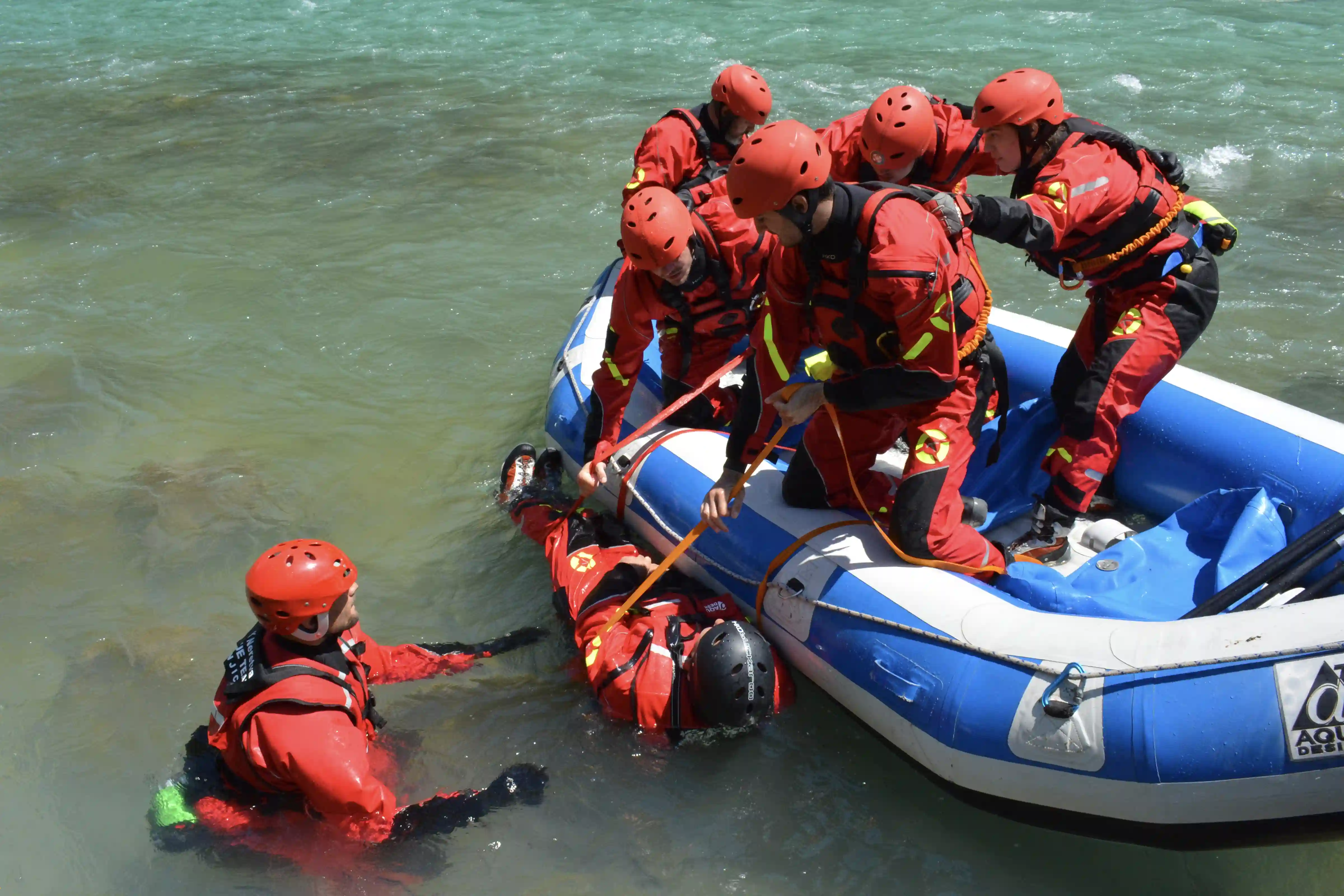 Rescue 3 Swiftwater Rescue Technician Advanced Clients Saving Injured Person From River