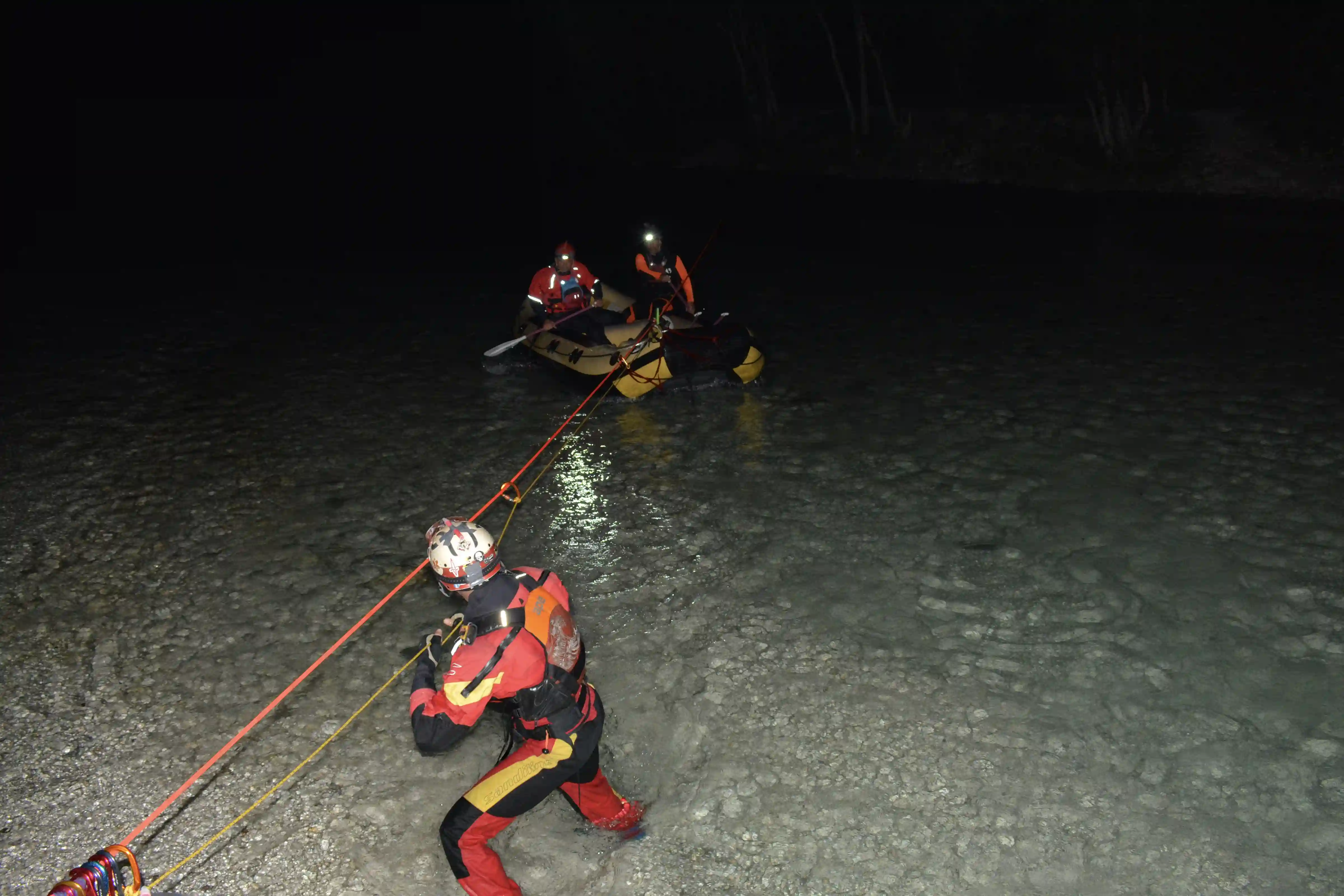 Rescue 3 Whitewater Rescue Technican Advanced Nightrescue With Mechanical Sytem Pulling A Raft